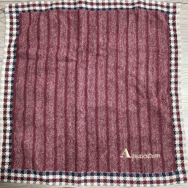 AQUA SCUTUM(アクアスキュータム)のアクアスキュータムタオルハンカチボルドー レディースのファッション小物(ハンカチ)の商品写真