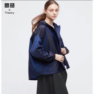 ユニクロ(UNIQLO)の【新品未使用】ユニクロ× Theoryナイロンパーカー　S ネイビー(ナイロンジャケット)