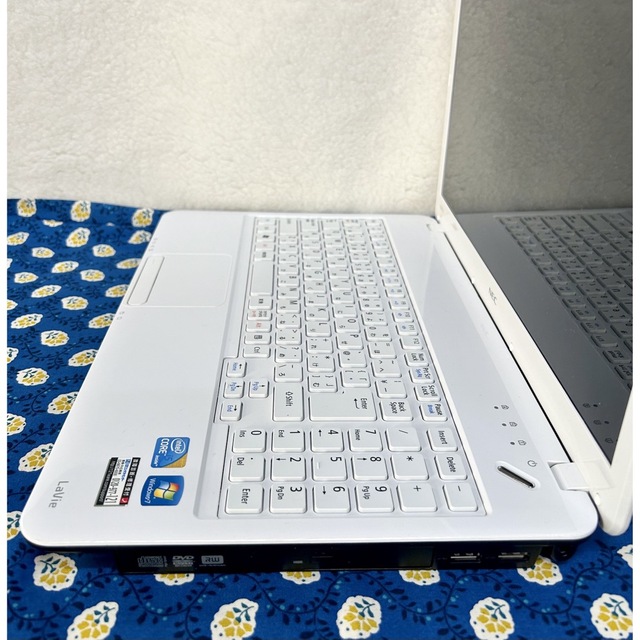 進学就職に✨初心者さんおすすめ✨NEC SSD搭載 白いノートパソコンWin10