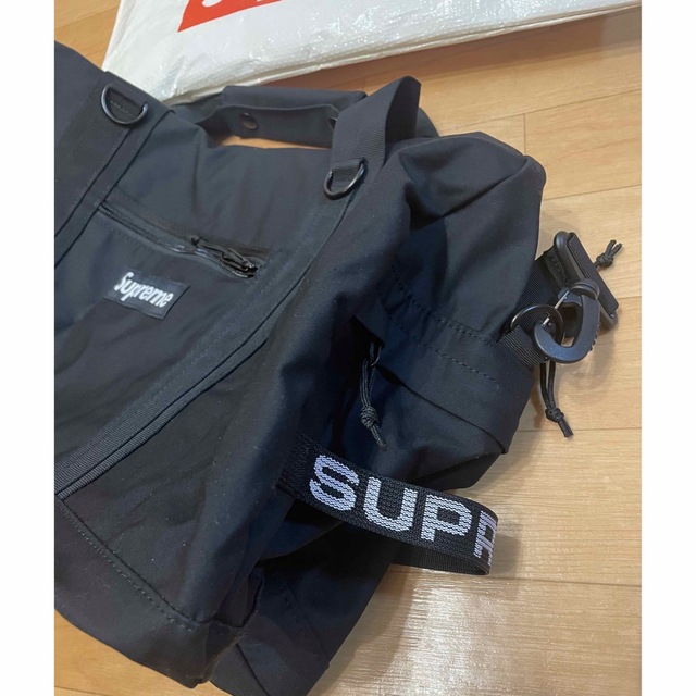 Supreme(シュプリーム)の2023/SS フィールドダッフルバック　ブラック メンズのバッグ(ボストンバッグ)の商品写真