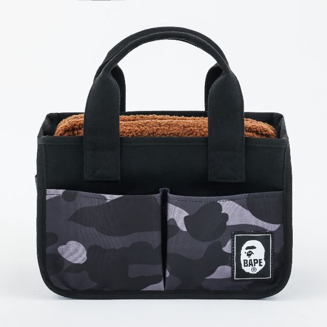 A BATHING APE(アベイシングエイプ)の【新品未使用】A BATHING APE CAMOインテリアトート&マイロポーチ レディースのバッグ(トートバッグ)の商品写真