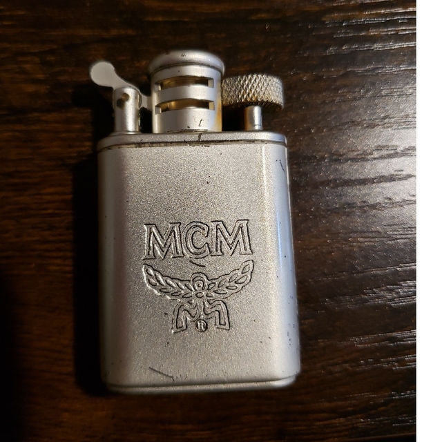 MCM(エムシーエム)のMCMオイルライター メンズのファッション小物(タバコグッズ)の商品写真