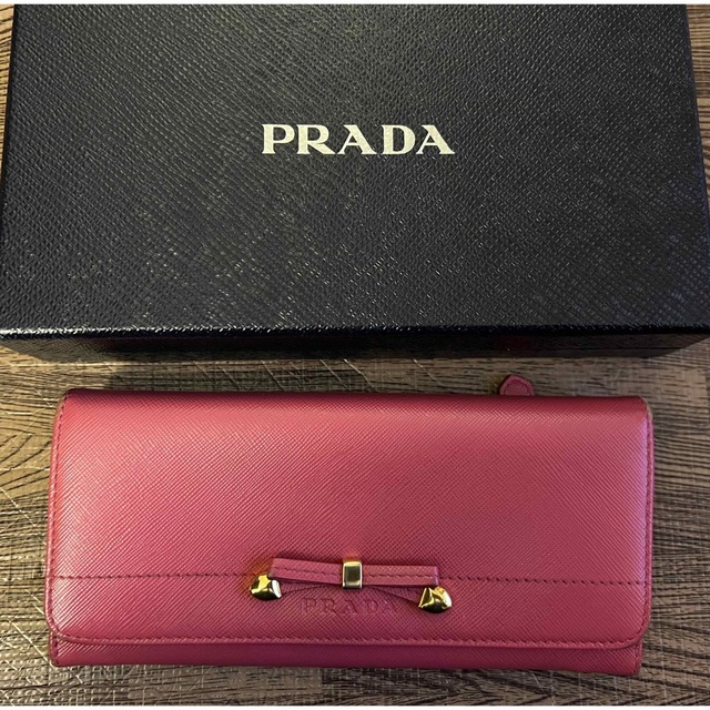 PRADA(プラダ)のPRADA長財布　pink♡ レディースのファッション小物(財布)の商品写真