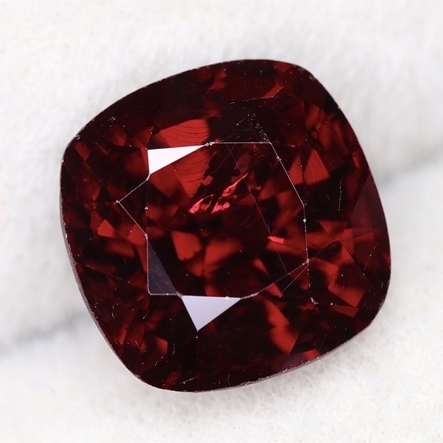 レッドスピネル2.80ct