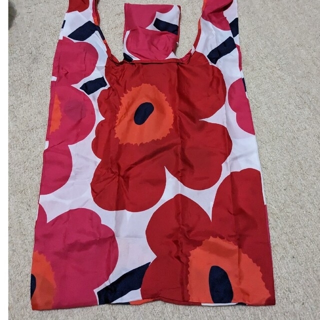 marimekko(マリメッコ)のmarimekko　エコバッグ　レッド レディースのバッグ(エコバッグ)の商品写真