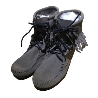 ミネトンカ(Minnetonka)のMINNETONKA ミネトンカ モカシンブーツ size 7 グレー(スリッポン/モカシン)