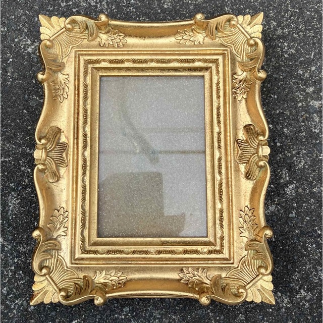 金彩のクラシカルな額縁　フォトフレーム　写真立て　20×16cm 送料無料