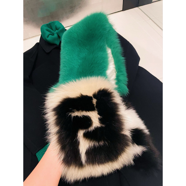 FENDI(フェンディ)の最終値下げ！FENDI ファー マフラー レディースのファッション小物(マフラー/ショール)の商品写真