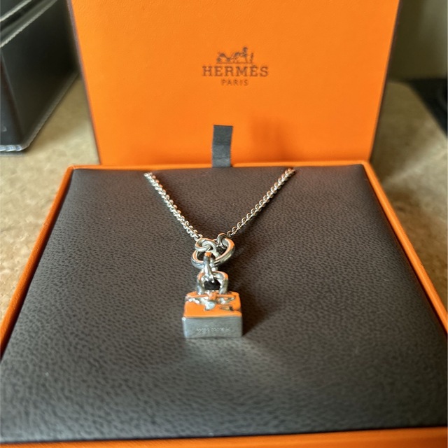 Hermes(エルメス)のHERMES エルメス アミュレット　ネックレス レディースのアクセサリー(ネックレス)の商品写真