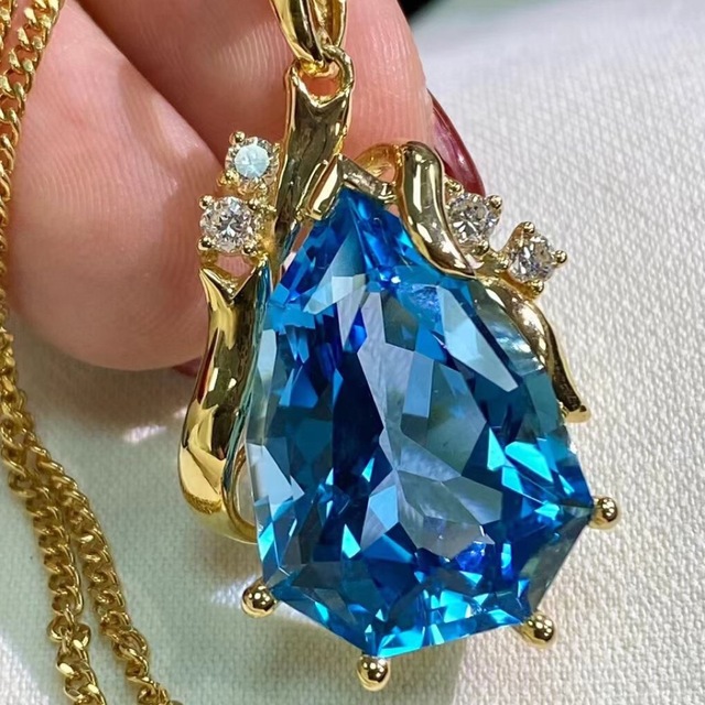 ダイヤモンド天然トパーズ   ペンダントトップ 17.8ct k18 ¥