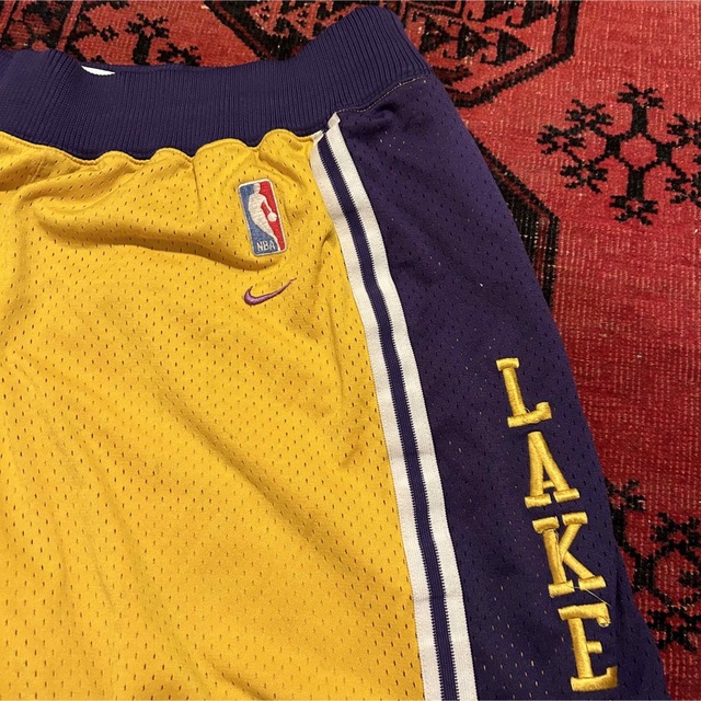 NIKE(ナイキ)の80〜90's ビンテージ　レイカーズ　バスケットショーツ　ショートパンツ メンズのパンツ(ショートパンツ)の商品写真
