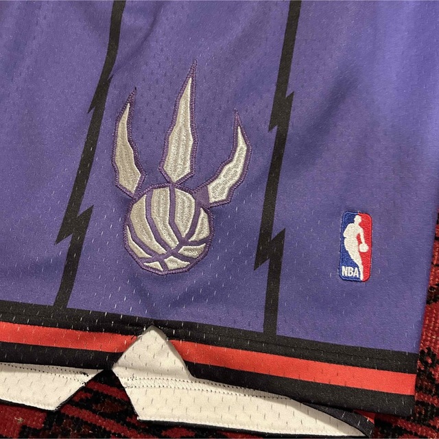 MITCHELL & NESS(ミッチェルアンドネス)のmitchell&ness TORONTO RAPTORS 1998-99年 スポーツ/アウトドアのスポーツ/アウトドア その他(バスケットボール)の商品写真