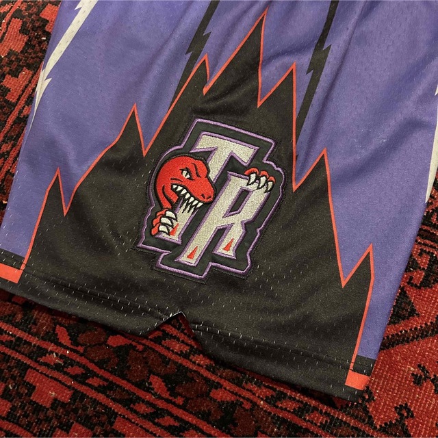 MITCHELL & NESS(ミッチェルアンドネス)のmitchell&ness TORONTO RAPTORS 1998-99年 スポーツ/アウトドアのスポーツ/アウトドア その他(バスケットボール)の商品写真