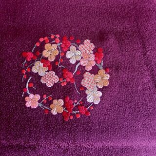 日本刺繍　四季の花　豪華な紫の着物　新品未着用(着物)