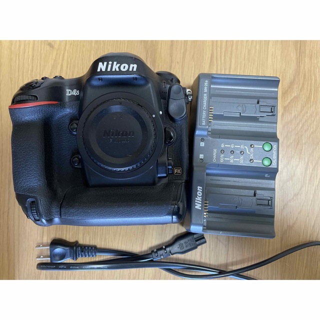Nikon - ニコン　Nikon D4s バッテリー　チャージャー付き
