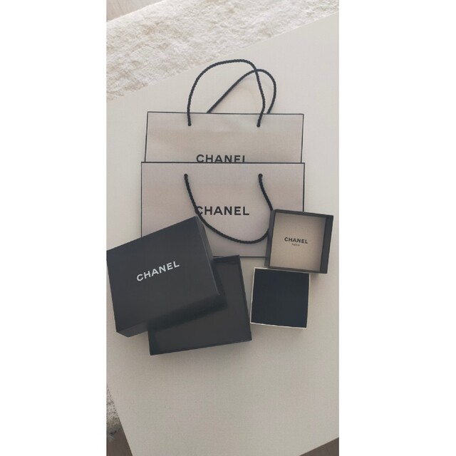 CHANEL　紙袋と箱 レディースのバッグ(ショップ袋)の商品写真