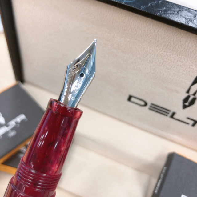 DELTA - 美品 デルタ DELTA 万年筆 ヴィンテージFPレッド Mの通販 by