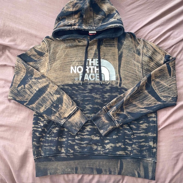 THE NORTH FACE(ザノースフェイス)のノースフェイス THE NORTH FACE 刺繍  ロゴ スウェット パーカー メンズのトップス(パーカー)の商品写真