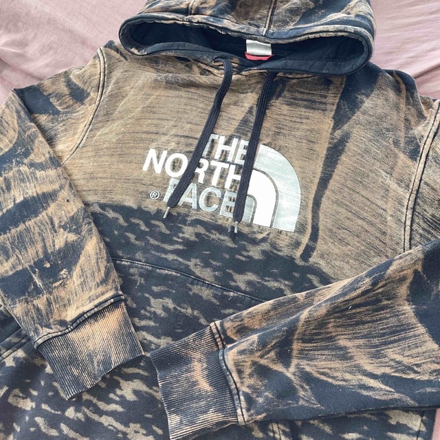 THE NORTH FACE(ザノースフェイス)のノースフェイス THE NORTH FACE 刺繍  ロゴ スウェット パーカー メンズのトップス(パーカー)の商品写真