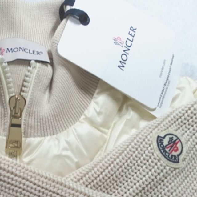 MONCLER(モンクレール)の●新品/正規品● MONCLER 袖ロゴ Padded Cotton Cardi キッズ/ベビー/マタニティのキッズ服女の子用(90cm~)(カーディガン)の商品写真