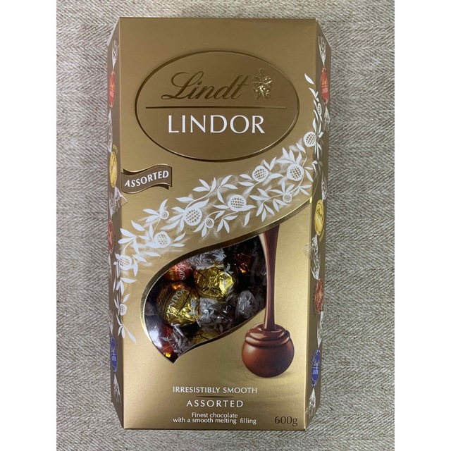 Lindt(リンツ)のリンツ リンドール トリュフチョコレート 4種類アソート 600g×1個　 食品/飲料/酒の食品(菓子/デザート)の商品写真