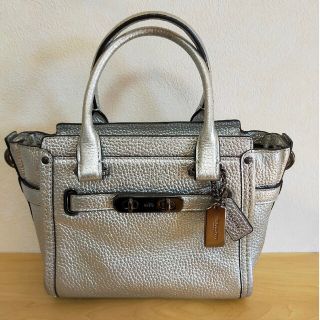 コーチ(COACH)のコーチ　スワッガーミニ　シルバー　ショルダーベルト付き(ハンドバッグ)