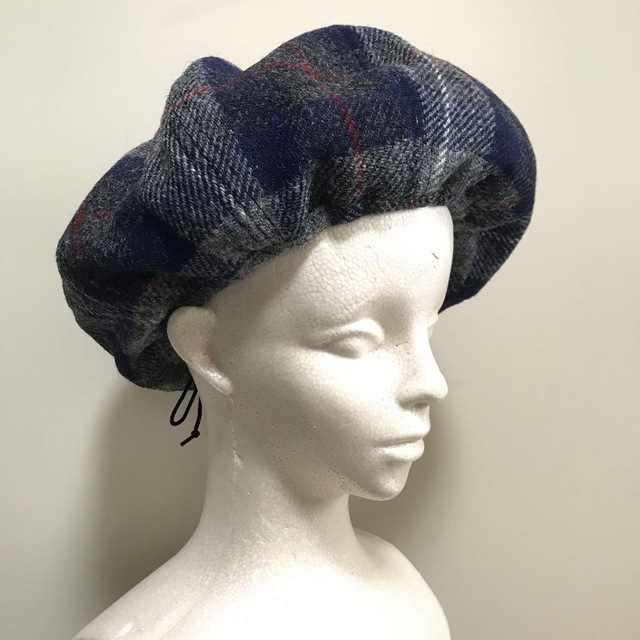 Harris Tweed(ハリスツイード)の【SALE】 ハリスツイード 灰紺系 チェック ハンドメイド ベレー帽 メンズの帽子(ハンチング/ベレー帽)の商品写真