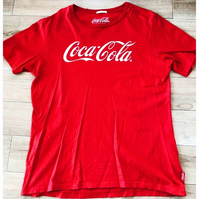 GU(ジーユー)のGU   コカ・コーラ  Tシャツ  Lサイズ メンズのトップス(Tシャツ/カットソー(半袖/袖なし))の商品写真