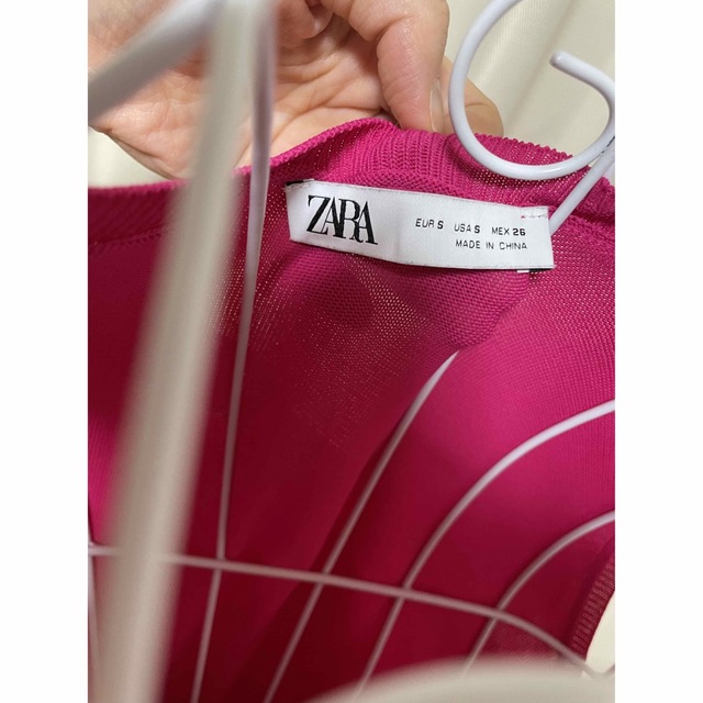 ZARA(ザラ)の【12時間以内に発送】ショッキングピンク ロングワンピ リゾート リブ 華やか レディースのワンピース(ロングワンピース/マキシワンピース)の商品写真