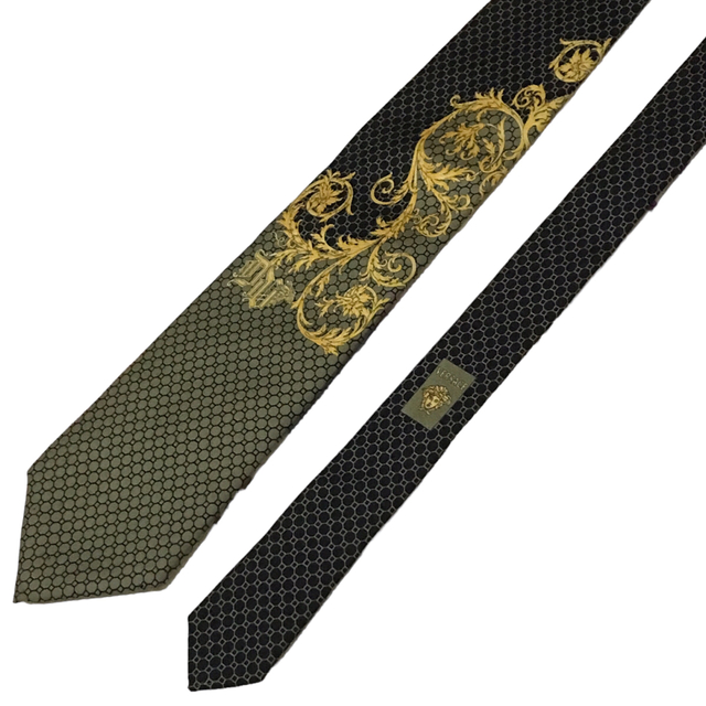【超美品】ヴェルサーチ　ネクタイ　スカーフ柄　黒 金　シルク100% イタリア製