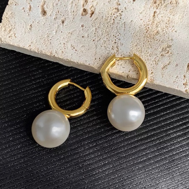 新品 ゴールド パール付きフープ ピアス 新品 ゴールド パール付きフープ ピアス