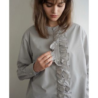 最終価格⚠️試着のみ クリーニング済 OHGA フリルブラウス の通販 by ...