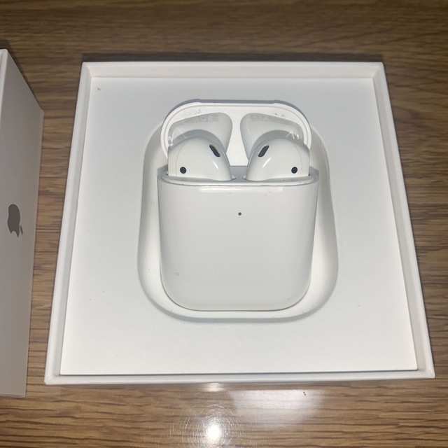 APPLE  AirPods with Wireless Charging Ca