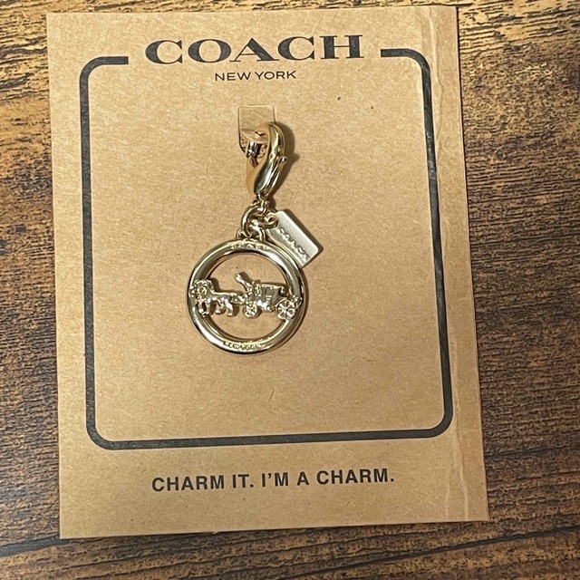 COACH(コーチ)のCOACH  ゴールド　チャーム　キーホルダー　コーチ　未使用 レディースのファッション小物(キーホルダー)の商品写真