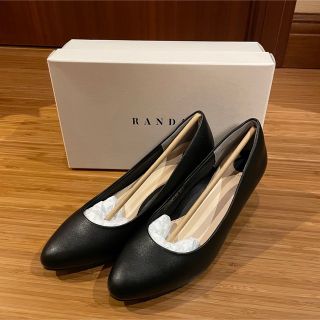 ランダ(RANDA)の【新品】RANDA 走れる美脚パンプスミドルヒール23センチ　ブラック(ハイヒール/パンプス)