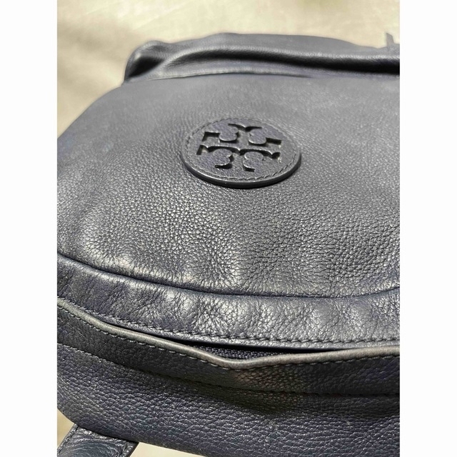 Tory Burch(トリーバーチ)のTORY BURCH リュックサック デイパック レザー 紺 ネイビー レディースのバッグ(リュック/バックパック)の商品写真