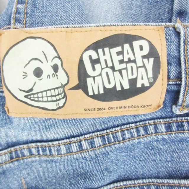 CHEAP MONDAY(チープマンデー)のチープマンデー デニムパンツ ジーンズ テーパードパンツ ロング丈 27 水色 レディースのパンツ(デニム/ジーンズ)の商品写真