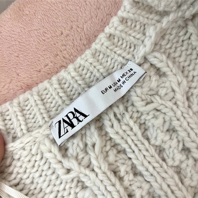 ZARA(ザラ)のZARA ニットカーディガン　花ビジュー付き レディースのトップス(カーディガン)の商品写真