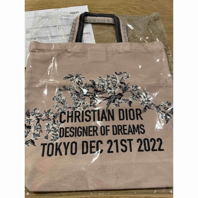 Christian Dior(クリスチャンディオール)の新品・未開封⭐︎東京都現代美術館 ディオール　夢のクチュリエ　トートバッグ レディースのバッグ(トートバッグ)の商品写真