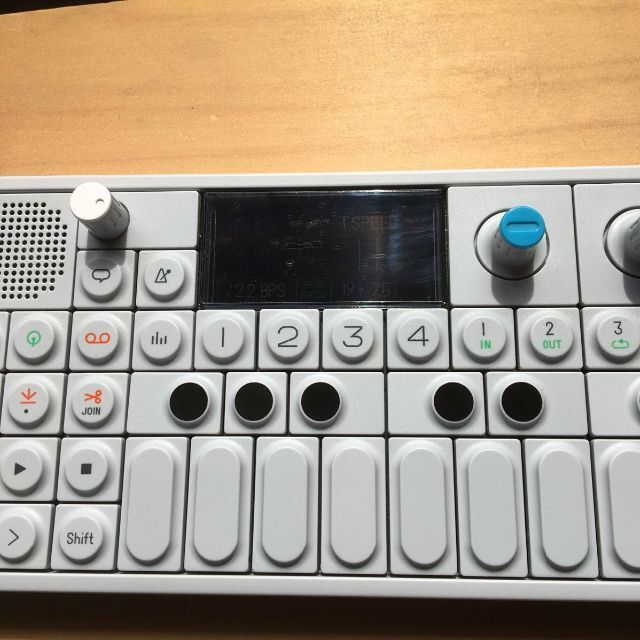 TEENAGE Engineering OP-1 楽器の鍵盤楽器(キーボード/シンセサイザー)の商品写真