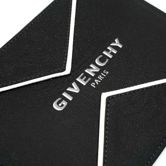 GIVENCHY(ジバンシィ)の新品 GIVENCHY ネックスマホケース スマホ/家電/カメラのスマホアクセサリー(モバイルケース/カバー)の商品写真