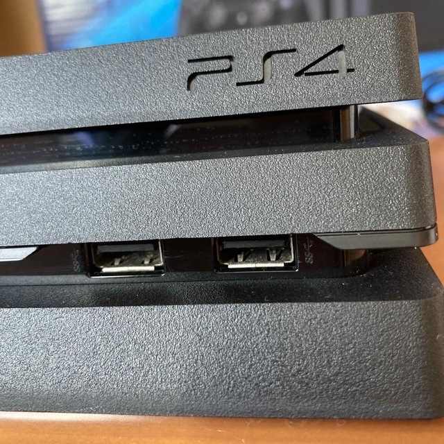 PlayStation4(プレイステーション4)のSONY PlayStation4 Pro 本体 CUH-7200CB01 2T エンタメ/ホビーのゲームソフト/ゲーム機本体(家庭用ゲーム機本体)の商品写真