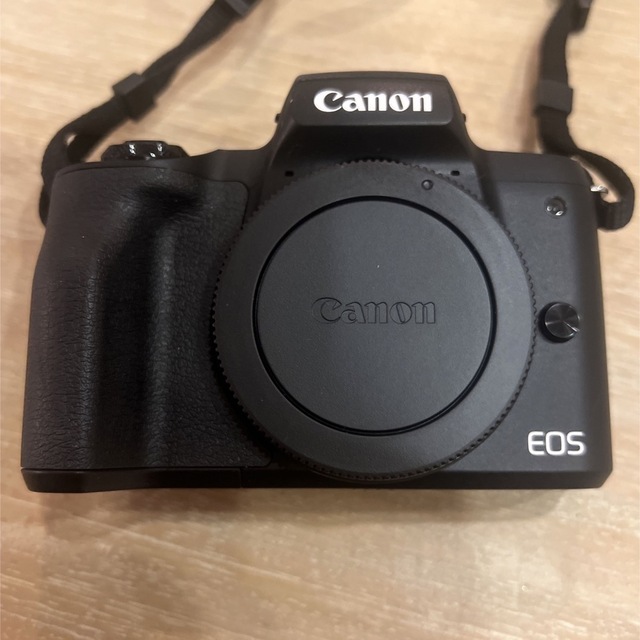 Canon(キヤノン)の数回使用　EOS kiss M ダブルズームキット スマホ/家電/カメラのカメラ(ミラーレス一眼)の商品写真