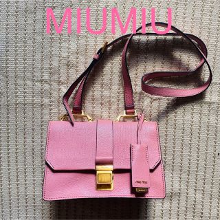 ミュウミュウ(miumiu)の【美品】MiuMiuバッグ(ショルダーバッグ)