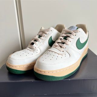 NIKE WMNS エアフォース1 Low ’07 LV8 ビンテージグリーン