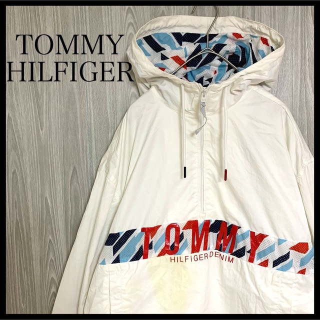 TOMMY HILFIGER(トミーヒルフィガー)のトミーヒルフィガー ハーフジップナイロンジャケットブルゾンビッグプリント刺繍ロゴ メンズのジャケット/アウター(ナイロンジャケット)の商品写真