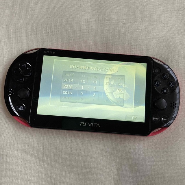 PlayStation Vita(プレイステーションヴィータ)のプレイステーション PS VITA ピンクブラック エンタメ/ホビーのゲームソフト/ゲーム機本体(携帯用ゲーム機本体)の商品写真