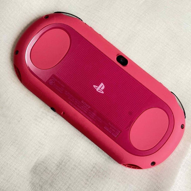 PlayStation Vita(プレイステーションヴィータ)のプレイステーション PS VITA ピンクブラック エンタメ/ホビーのゲームソフト/ゲーム機本体(携帯用ゲーム機本体)の商品写真