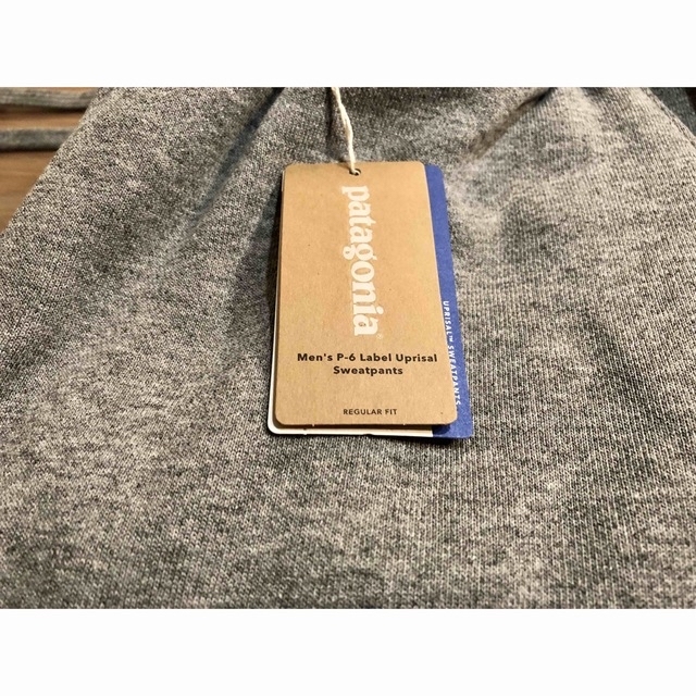 patagonia(パタゴニア)の【新品】M's P-6 Big LabelUprisal Sweatpants メンズのパンツ(その他)の商品写真