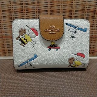 COACH二つ折り財布　C4899 スヌーピー　チョークマルチ(財布)